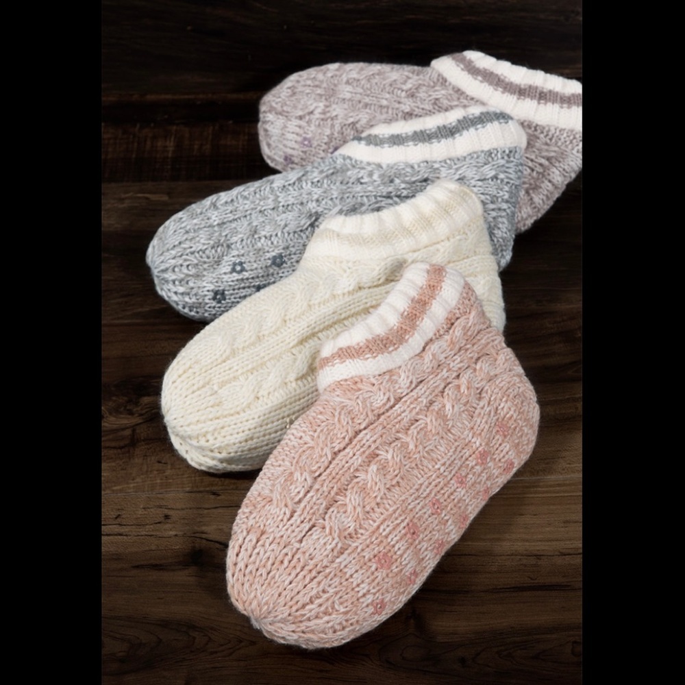 Cable knit and fur slipper